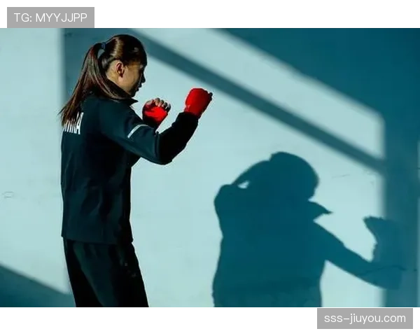 常园训练完直接拎爱马仕去吃米其林，这哪是拳击手啊