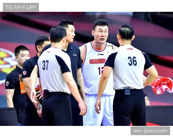 篮球比赛中双方同时犯规该如何判罚与处理规则解读